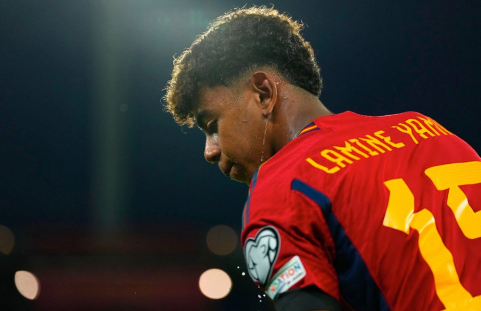 残阵“大巴黎”击败巴塞罗那