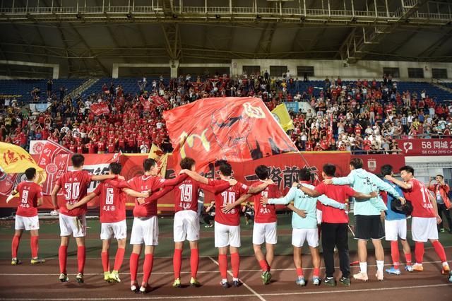 16分惨败！湖人缺詹姆斯不敌马刺，文班亚马首胜东契奇，差距尽显