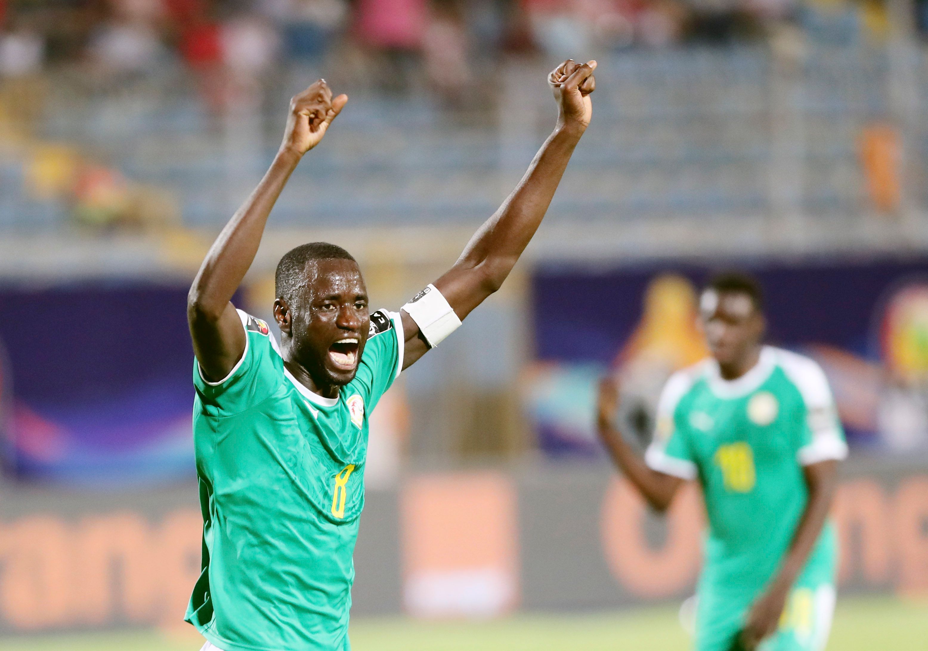 上海海港3-0大胜浙江队 掌握中超争冠主动权