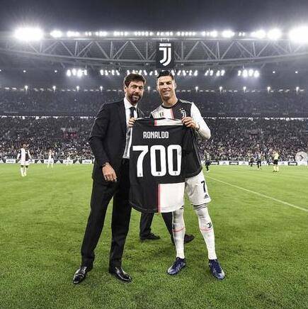 崔永熙场边看嗨了！奎因前场板假投真传 焦泊乔切入双手暴扣！