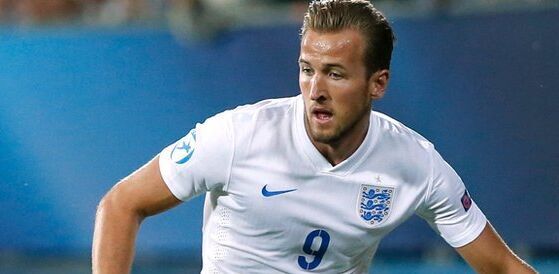 球员冲进场内袭击裁判 渝超联赛通报禁赛5年